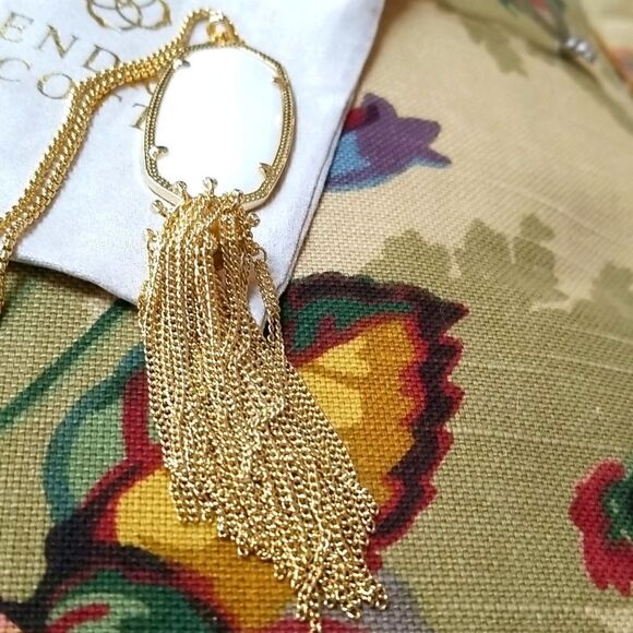 KENDRA SCOTT RAYNE NECKLACE IN WHITE MOP!!! NWT!!! GIFTED To ME!!! - Picture 8 of 10